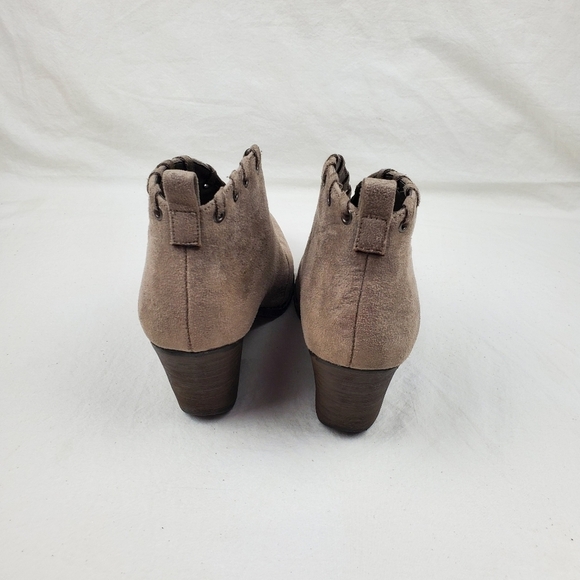 Coconuts by matisse Bamba grey point toe ankle heel bootie - Picture 8 of 13